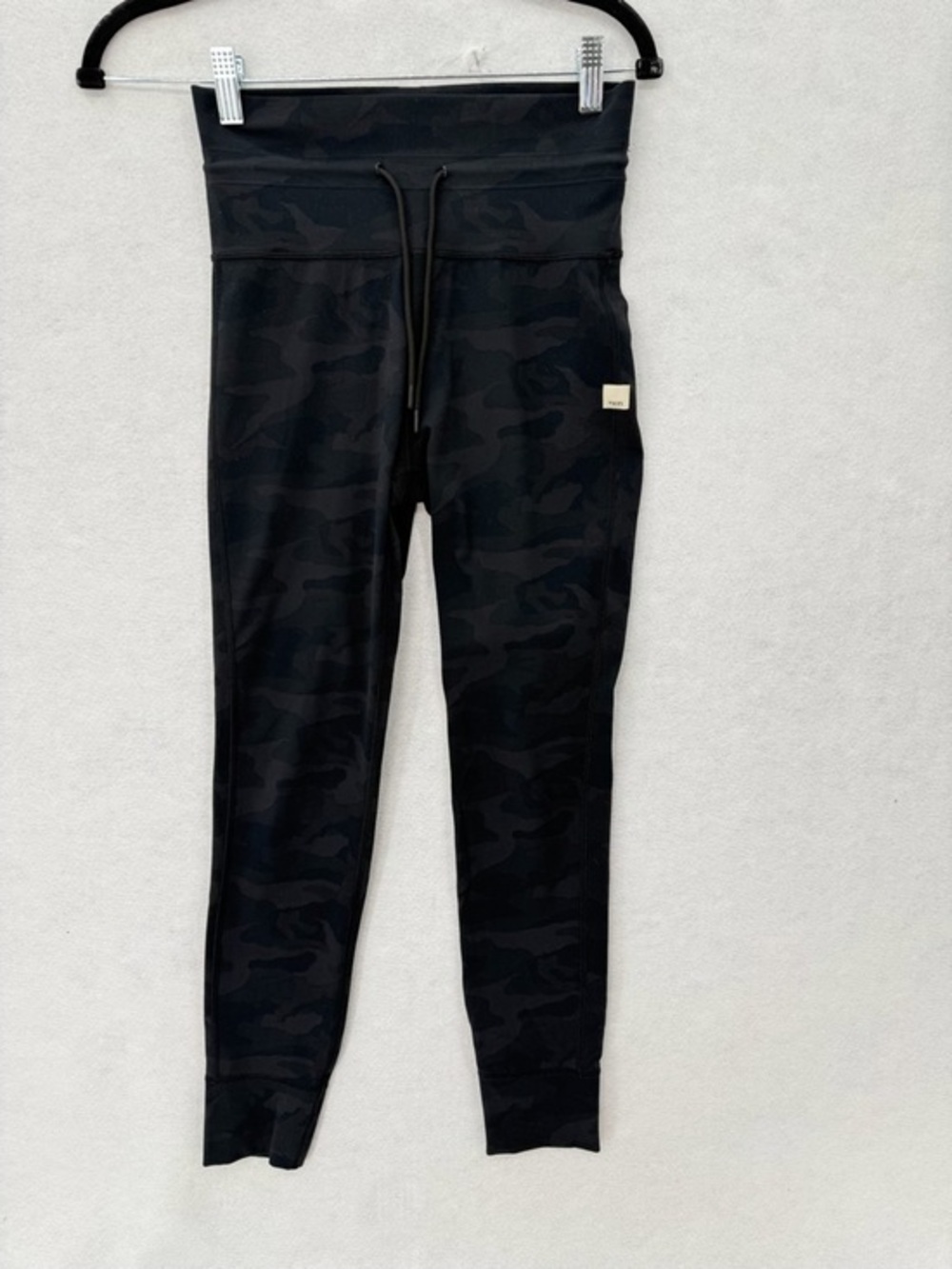 Vuori Women’s Daily Leggings Black Camo Size Small